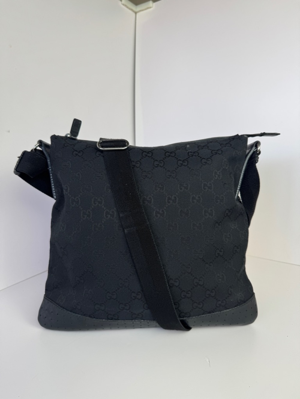 Gucci Black GG Canvas Messenger Bag with Adjustable Strap - Picture 2 of 16